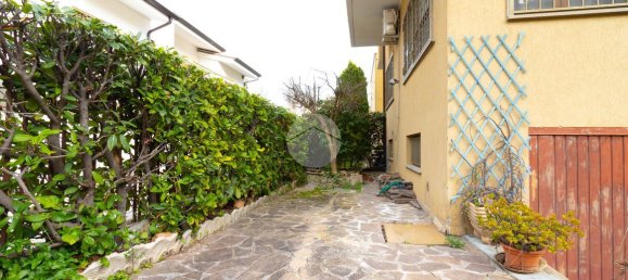 Вилла с 5 комнатами в Латина, Италия № 32999 56