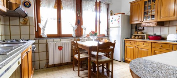 Вилла с 5 комнатами в Латина, Италия № 32999 32