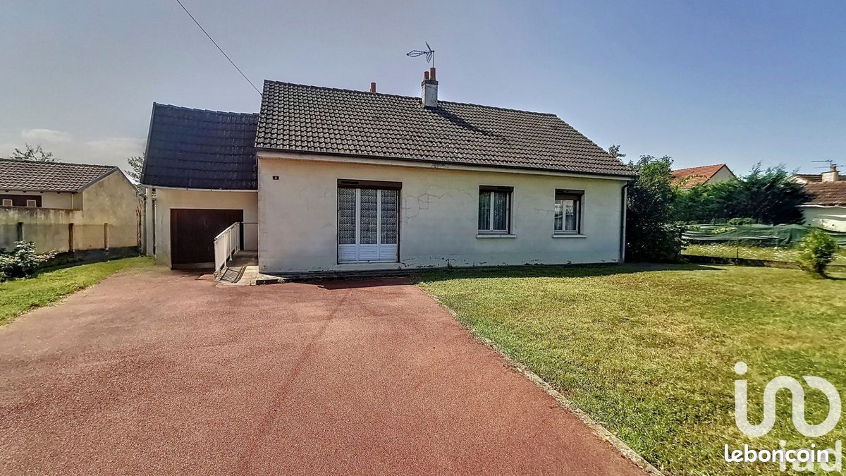 Casa de 3 dormitorios en Gien, France No. 240780