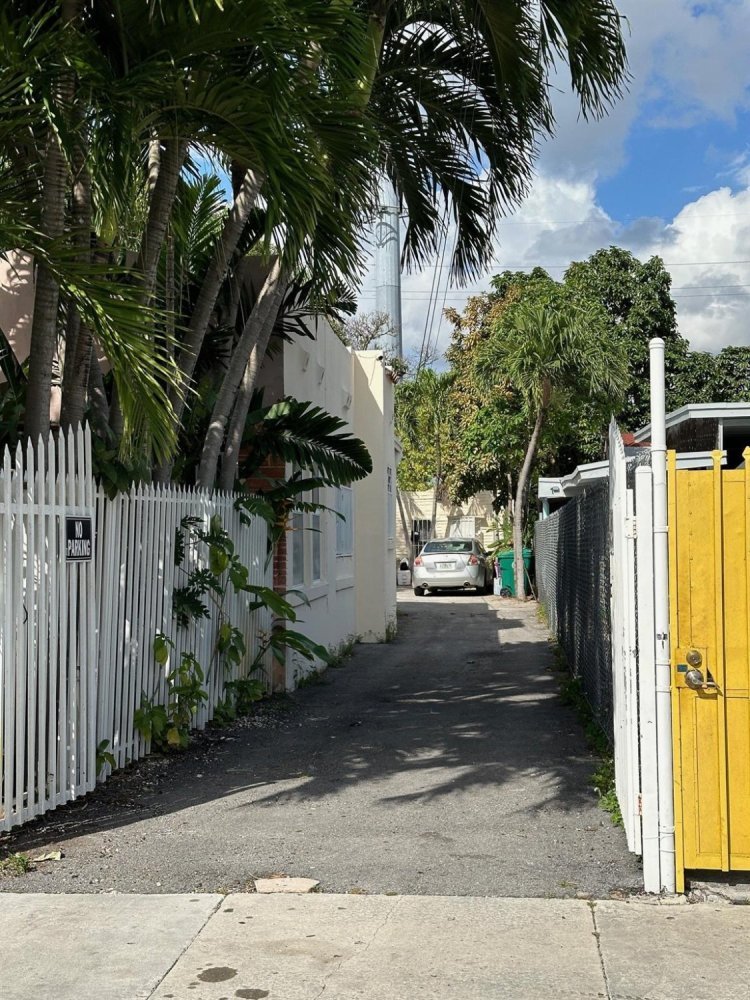  قطعة أرض في Miami, USA 184.6متر مربع رقم 613387