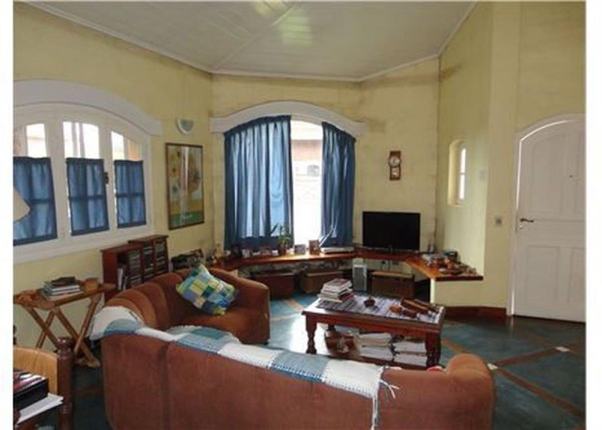 3 bedrooms House in Escobar, Argentina No. 16376