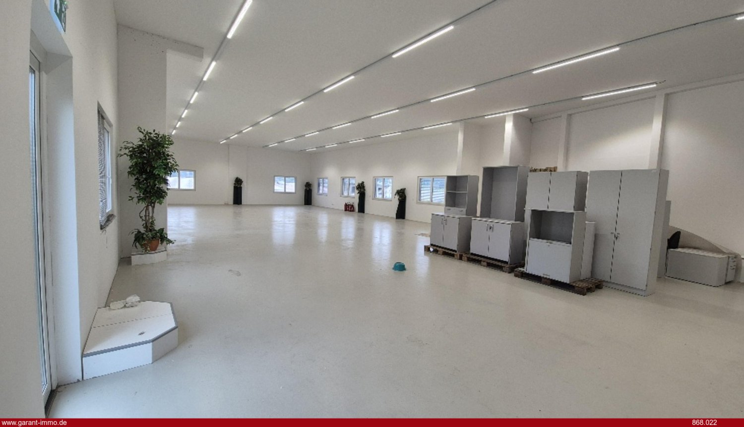 4720m² Building in Gutersloh, Germany No. 274475