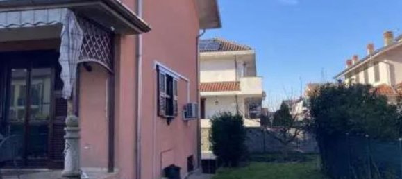 6 rooms Villa in Noviglio, Italy No. 5264 3