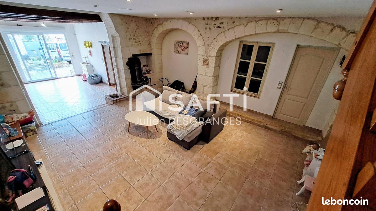 5 bedrooms House in Amboise, France No. 70657