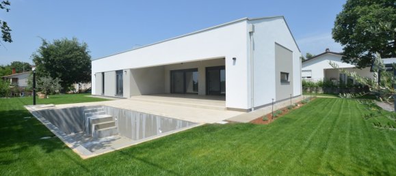 Bungalow de 3 dormitorios en Porec, Croatia No. 178 2