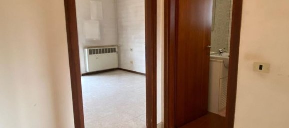 3-salle Appartement à San Donato Milanese, Italy No. 17576 12