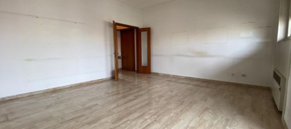 3-salle Appartement à San Donato Milanese, Italy No. 17576 4