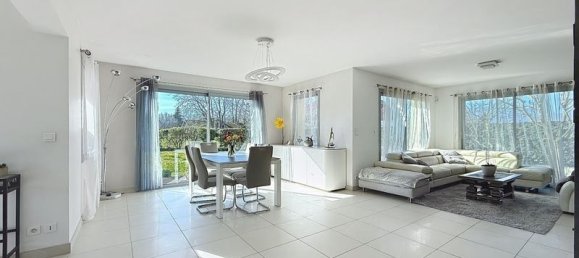 5 bedrooms House in Cranves-Sales, France No. 201504 3