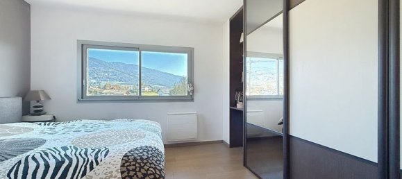 5 bedrooms House in Cranves-Sales, France No. 201504 12