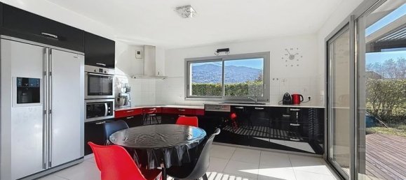 5 bedrooms House in Cranves-Sales, France No. 201504 5