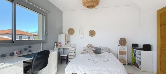 5 bedrooms House in Cranves-Sales, France No. 201504 11