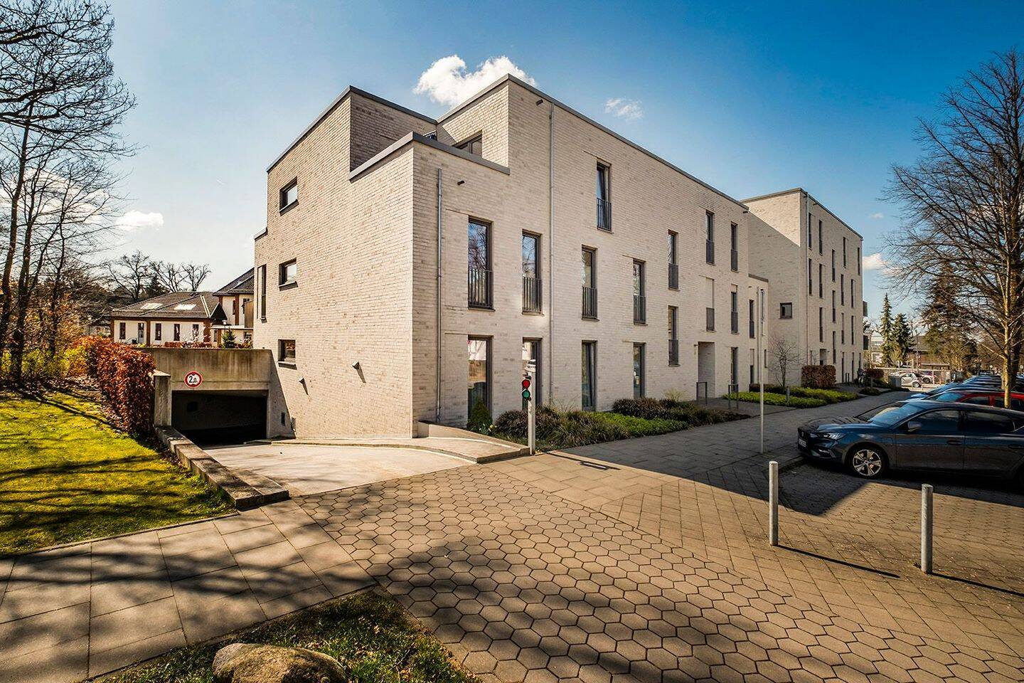  Parking in Hamburg-Nord, Germany No. 341322