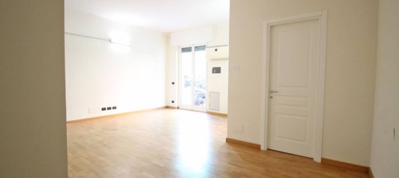 1 bedroom Apartment in Genoa, Italy No. 275219 5