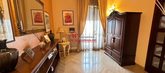 Дом с 8 комнатами в Melissano, Италия № 71167 5