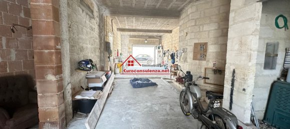 Дом с 8 комнатами в Melissano, Италия № 71167 36