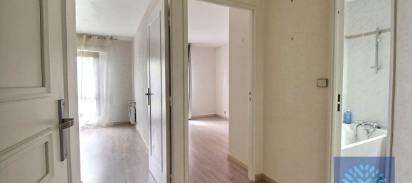 2 bedrooms Apartment in Puteaux, France No. 151699 5