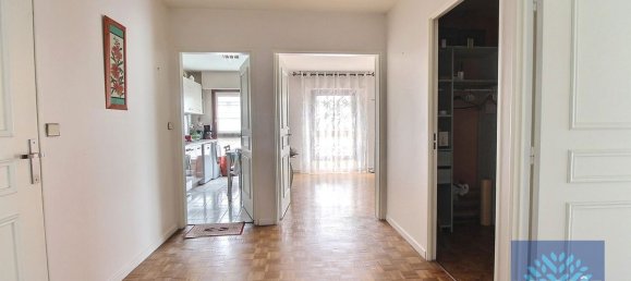 2 bedrooms Apartment in Puteaux, France No. 151699 3