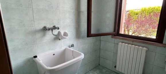 Apartamento de 2 dormitorios en Suzzara, Italy No. 352008 13