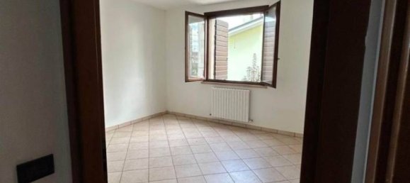 Apartamento de 2 dormitorios en Suzzara, Italy No. 352008 16