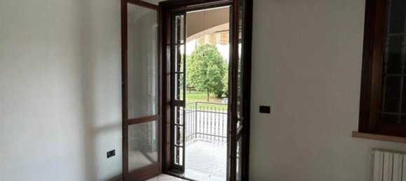 Apartamento de 2 dormitorios en Suzzara, Italy No. 352008 3