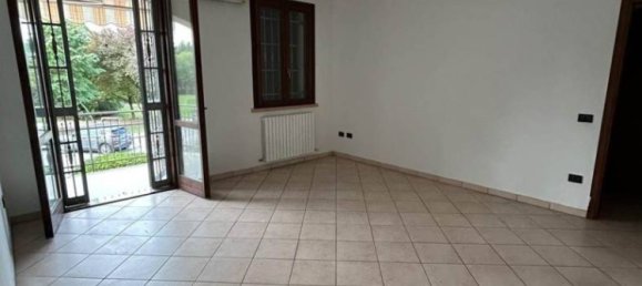 Apartamento de 2 dormitorios en Suzzara, Italy No. 352008 2
