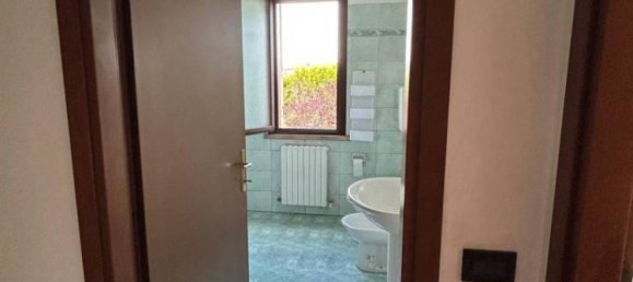 Apartamento de 2 dormitorios en Suzzara, Italy No. 352008 12