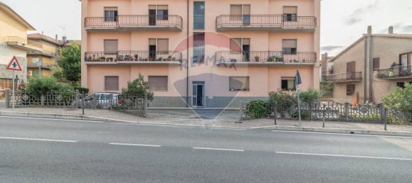3 rooms Apartment in San Lorenzo Nuovo, Italy No. 108716 2