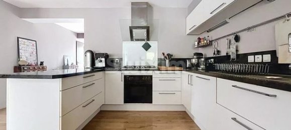 3 bedrooms House in Bourg-en-Bresse, France No. 311204 5