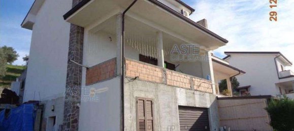 9 rooms Apartment in Bisignano, Italy No. 182511 2