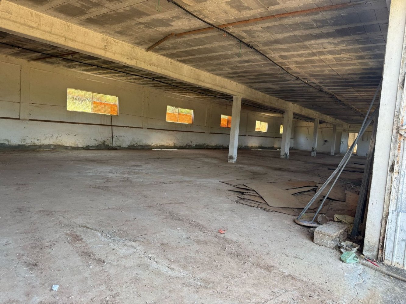 Almacén en Tomar, Portugal 1400 m² No. 233214