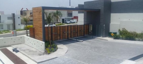 Apartamento de 3 dormitorios en Querétaro, Mexico No. 161966 2