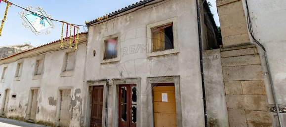 3 bedrooms House in Lousa, Portugal No. 24394 12