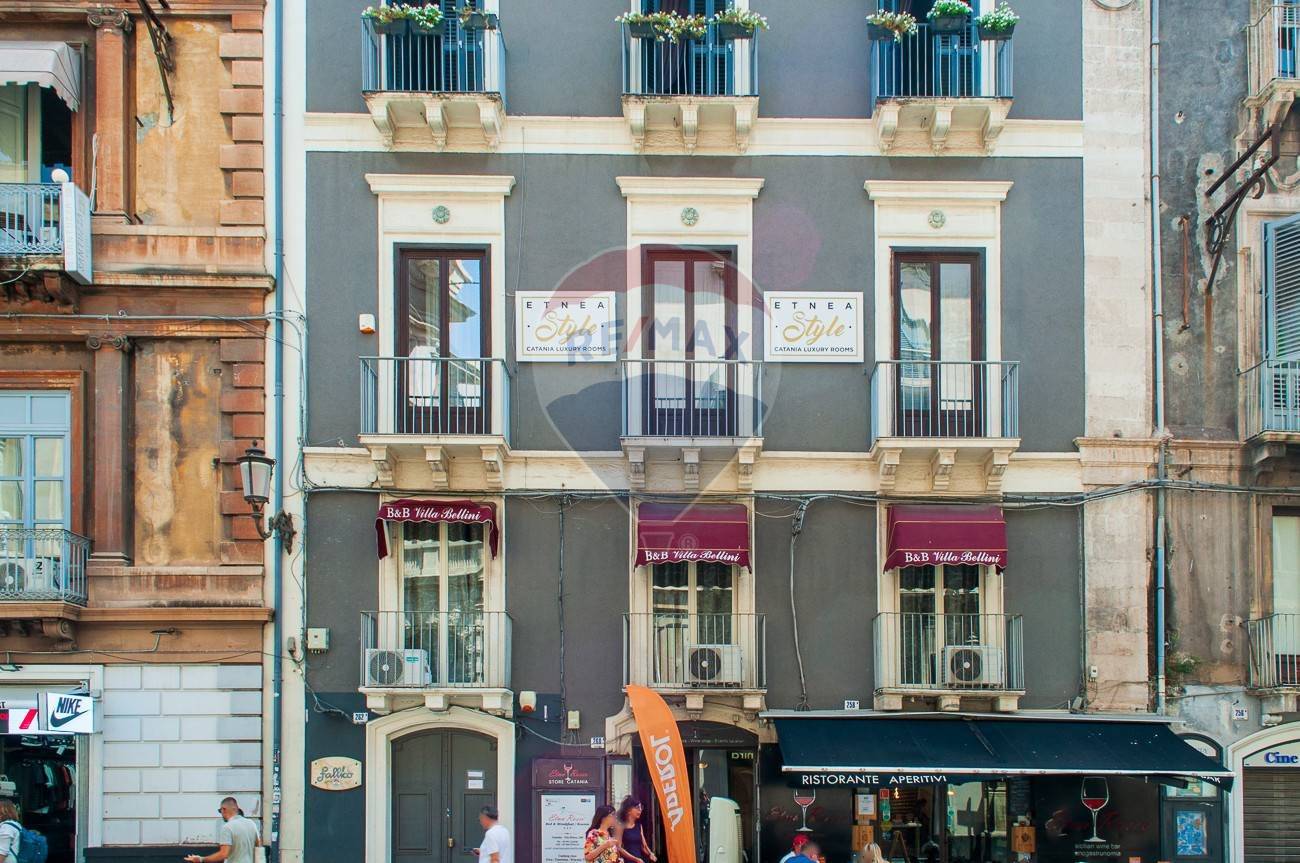 Отель, гостиница с 4 комнатами в Катания, Италия № 281453