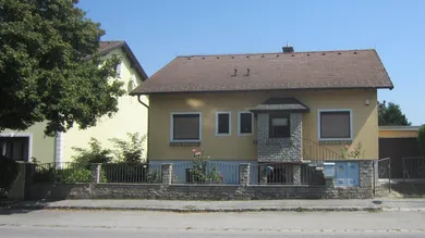 Casa de 4 habitaciónes en Korneuburg, Austria No. 233358