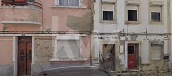 9 bedrooms Building in Moita, Portugal No. 57016 4