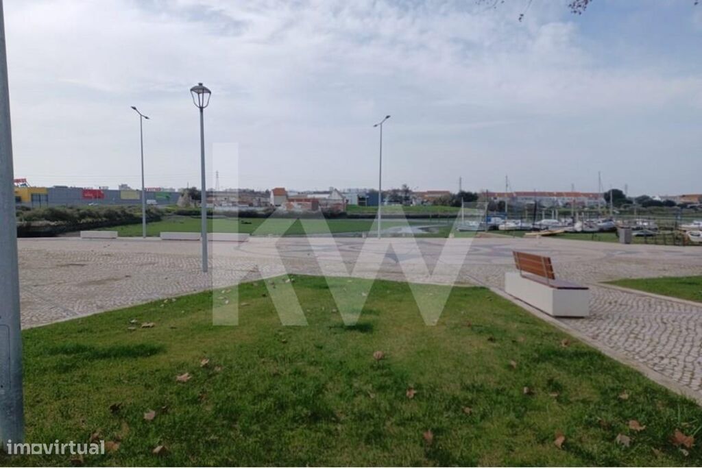 9 bedrooms Building in Moita, Portugal No. 57016