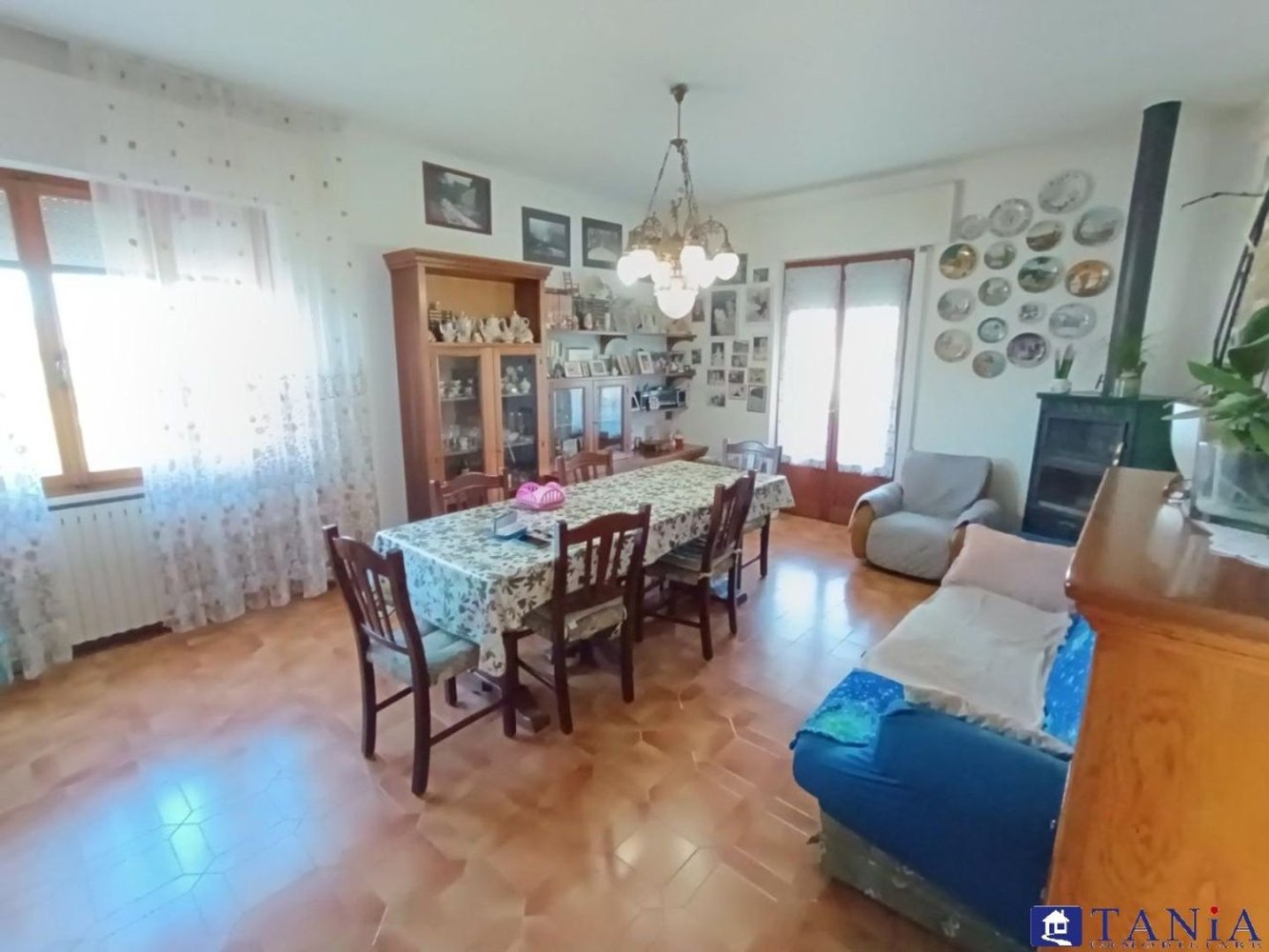 5 rooms House in Carrara, Italy No. 48129