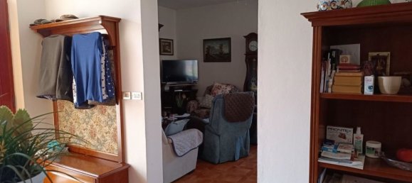 5 rooms House in Carrara, Italy No. 48129 5