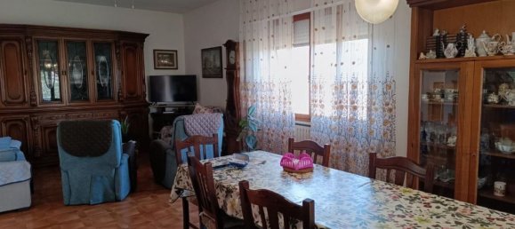 5 rooms House in Carrara, Italy No. 48129 8
