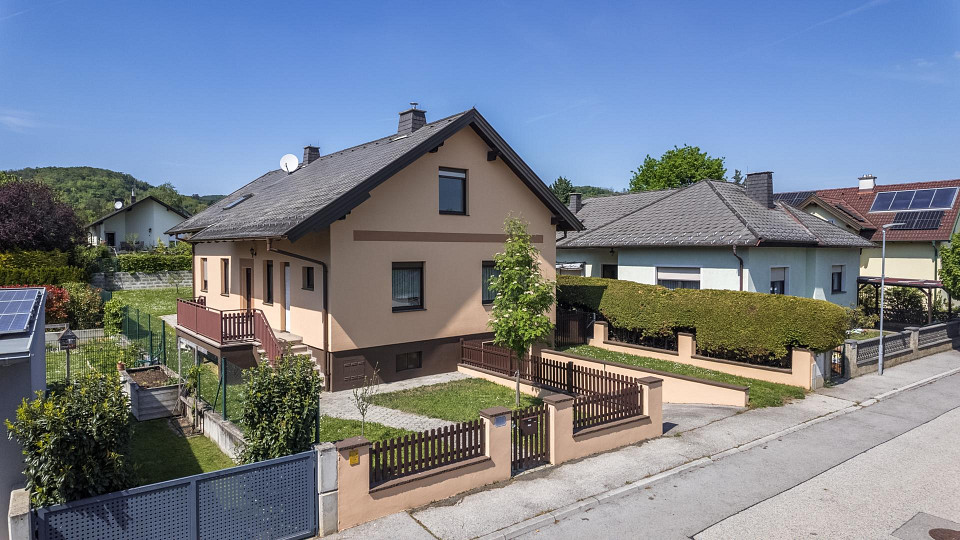 Бунгало с 4 комнатами в Айзенштадт, Австрия № 131495