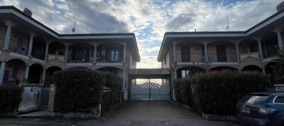 Garaje en Certosa di Pavia, Italy 21 m² No. 72298 2