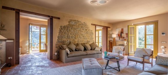 7 bedrooms Villa in Lucca, Italy No. 53126 2