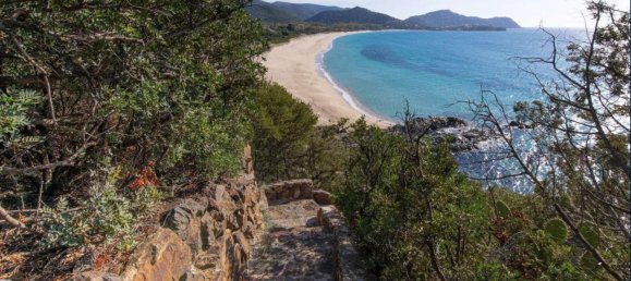 Villa T5 em Quartu Sant'Elena, Italy N.º 3021 11