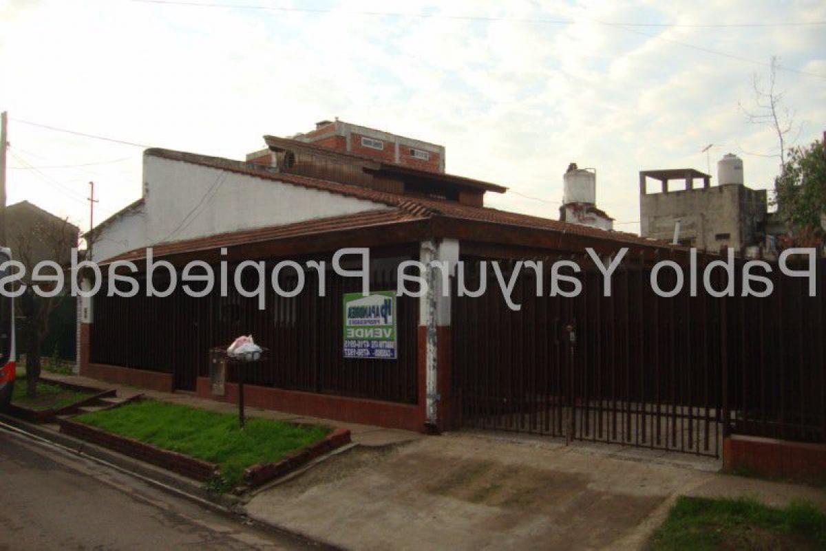 4 bedrooms House in Tres de Febrero, Argentina No. 57165
