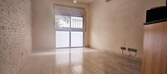 1 bedroom Apartment in Santa Coloma de Gramenet, Spain No. 181897 2