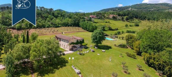 5 bedrooms House in Lucca, Italy No. 381072 4