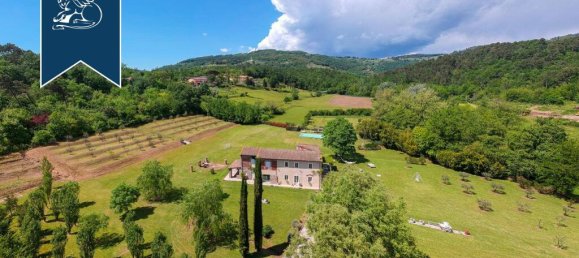 5 bedrooms House in Lucca, Italy No. 381072 3