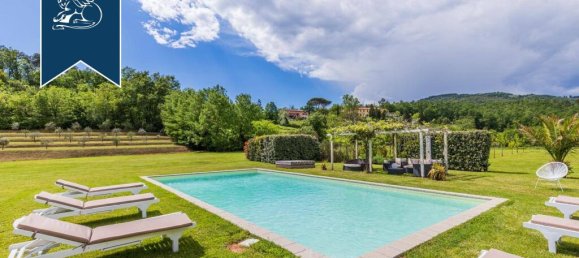 5 bedrooms House in Lucca, Italy No. 381072 11