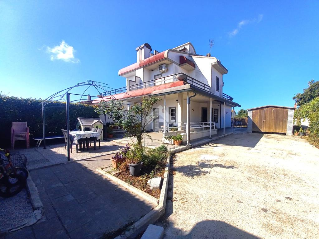 4 Schlafzimmer Villa in Ardea, Italy, Nr. 385989