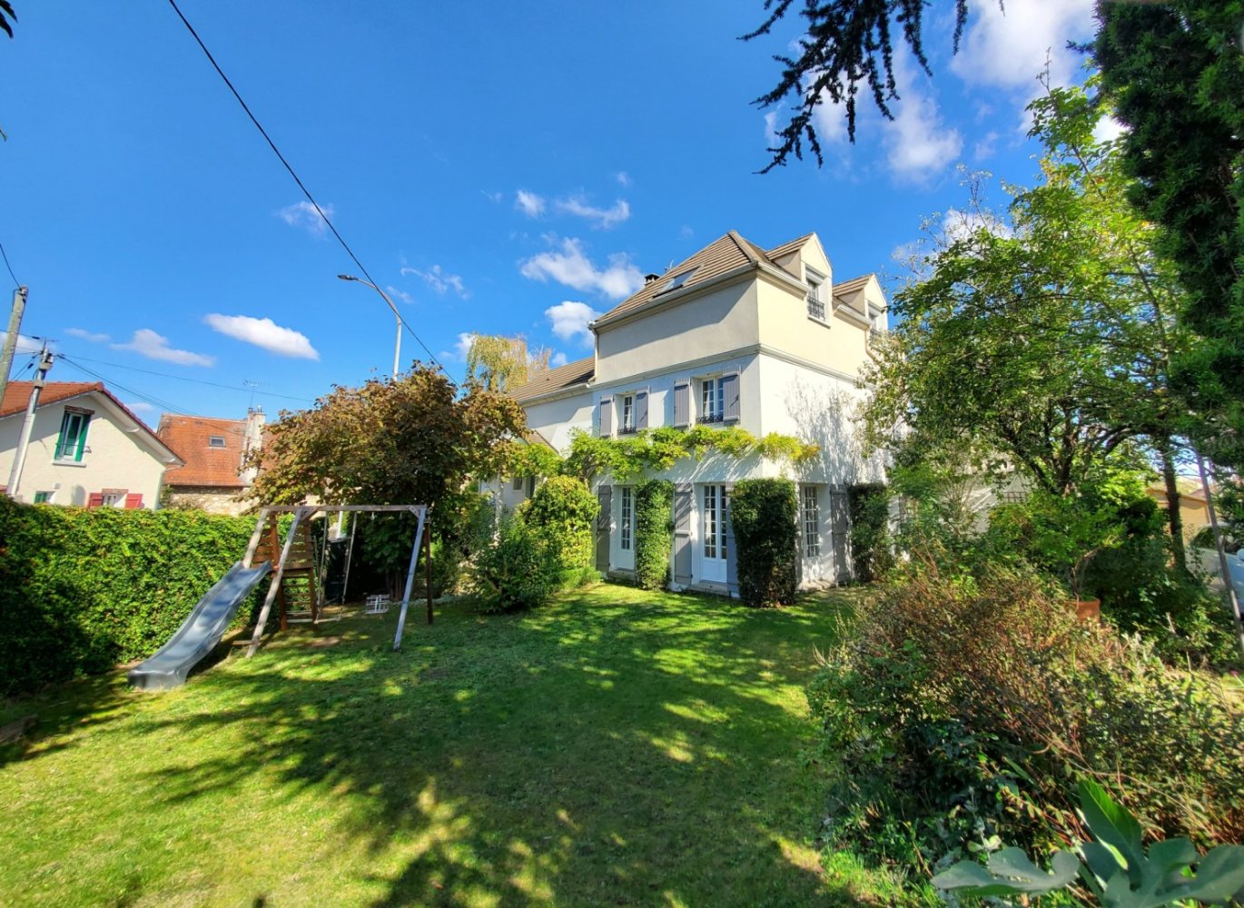 5 bedrooms Villa in Poissy, France No. 145697